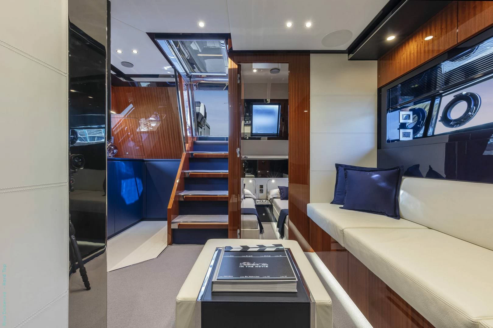 丽娃(Riva)48Dolceriva运动快艇沙龙