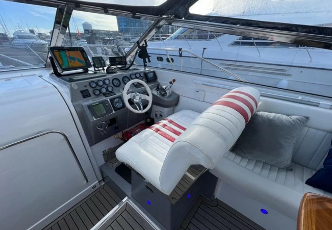 圣汐克(Sunseeker)Rapallo36二手运动游艇中控