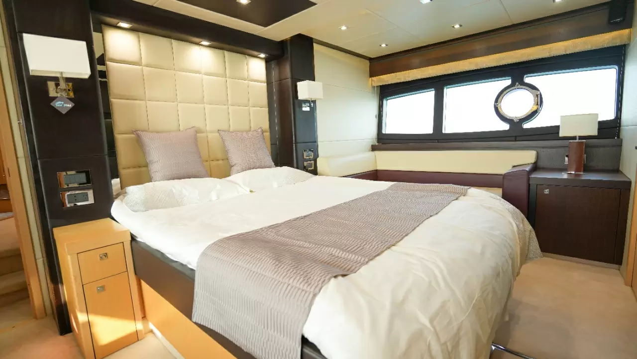 圣汐克（Sunseeker）73飞桥游艇卧室