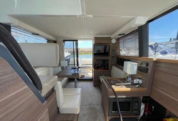 西莱(Sealine)F380二手飞桥游艇沙龙