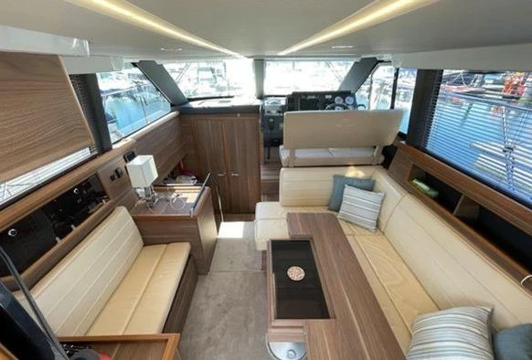 西莱(Sealine)F380二手飞桥游艇沙龙