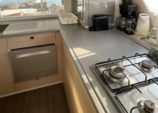 枫丹白露(Fountaine Pajot)Saba50双体帆船厨房