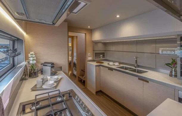枫丹白露(Fountaine Pajot)Alegria67二手双体帆船厨房