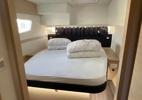 枫丹白露(Fountaine Pajot)Saba50双体帆船卧室