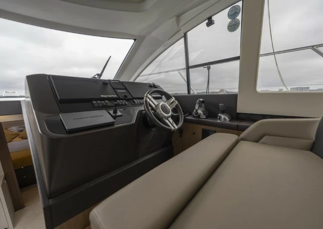 15米博纳多(Beneteau)GT49二手运动游艇价格