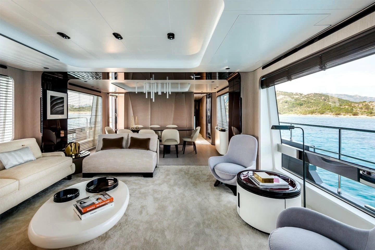 阿兹慕(Azimut)Grande27M飞桥游艇沙龙