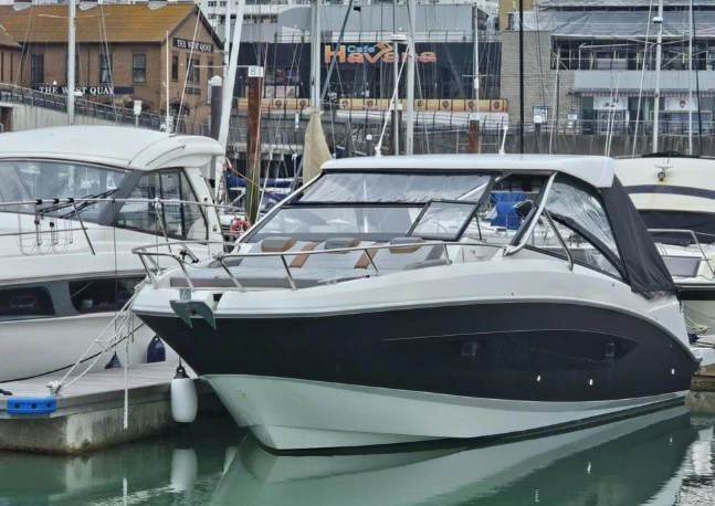 博纳多(Beneteau)飞扬10二手运动游艇