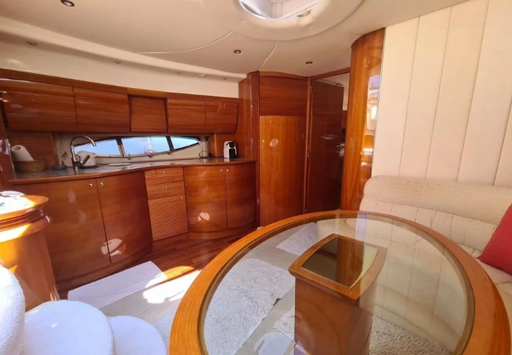 阿兹慕(Azimut)Atlantis47运动游艇沙龙