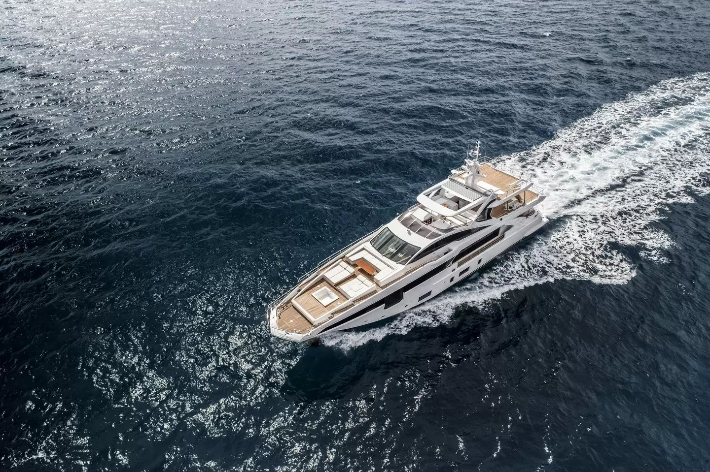 阿兹慕(Azimut)Grande 35M飞桥游艇