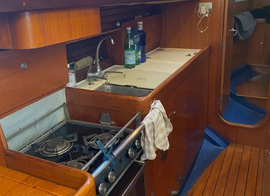 博纳多（Beneteau）遨享仕44CC二手帆船厨房