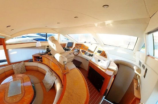 阿兹慕(Azimut)58二手飞桥游艇中控