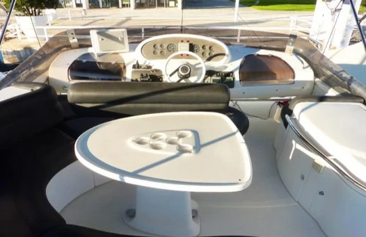 阿兹慕(Azimut)58二手飞桥游艇中控