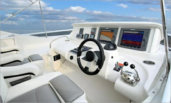 侯爵(Marquis)560飞桥游艇中控