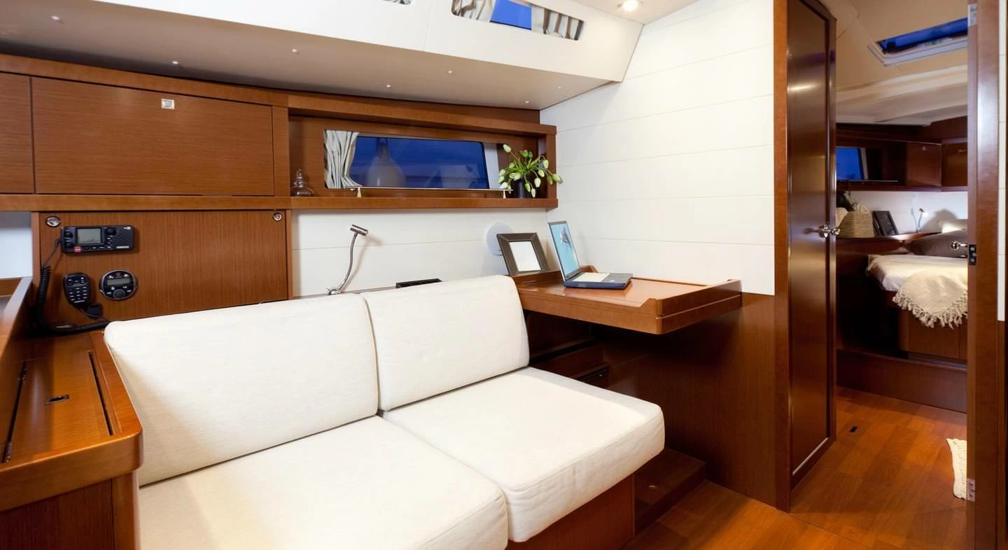 博纳多（Beneteau）遨享仕48私人帆船沙发
