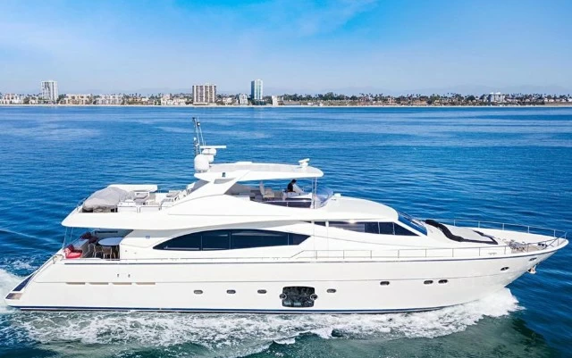 27米法拉帝(Ferretti)88二手豪华游艇价格165万美元