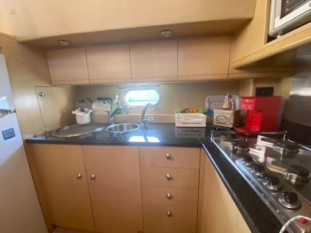 法拉帝530游艇厨房
