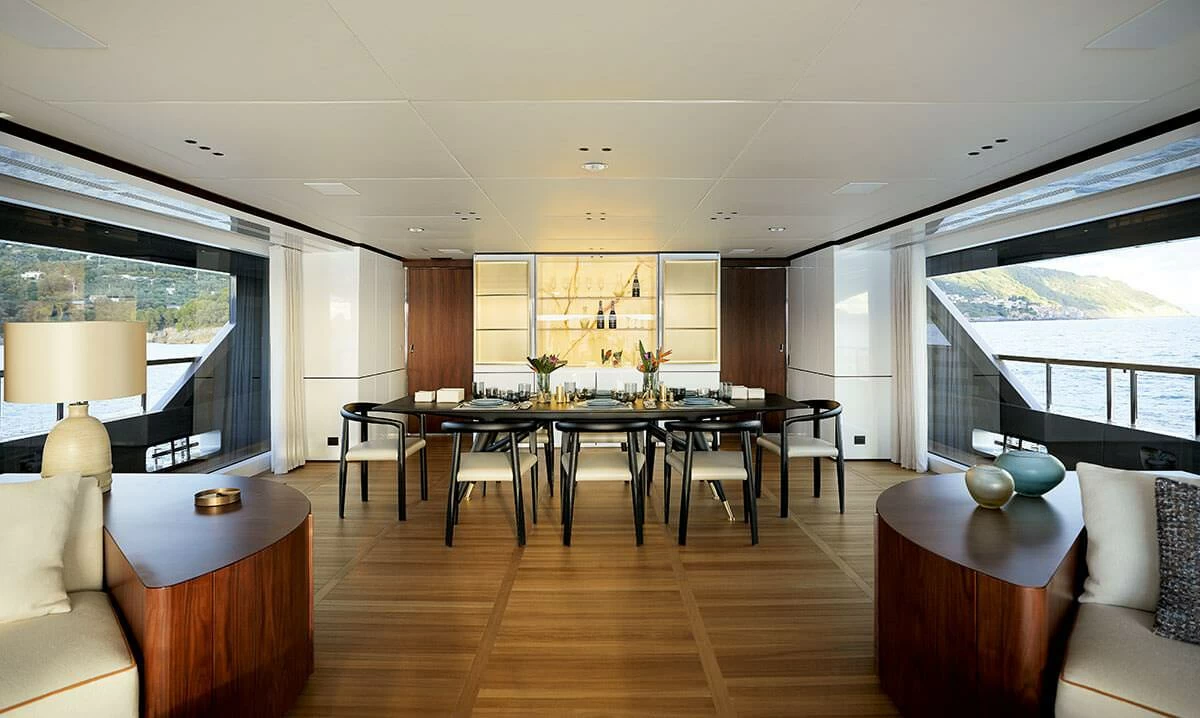 贝尼蒂(Benetti)Oasis40M超级游艇餐厅