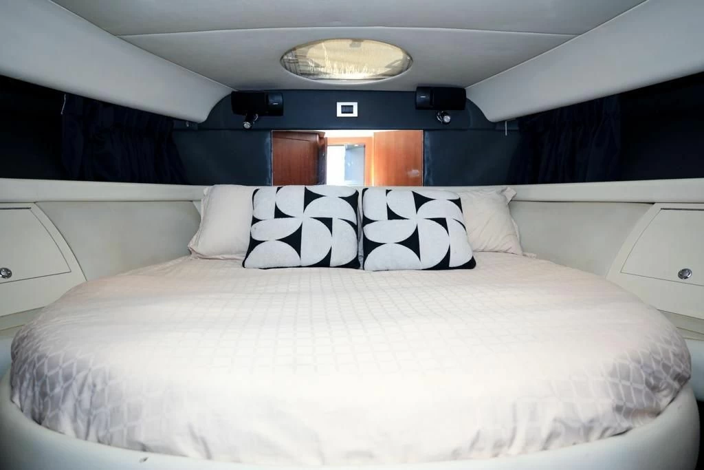 菲尔兰(Fairline)43二手飞桥游艇卧室