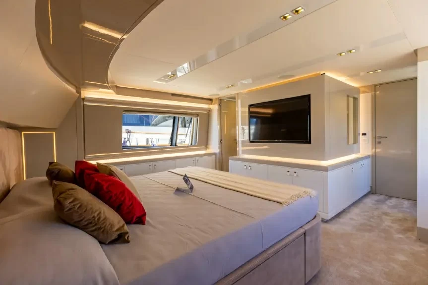 定制法拉帝Navetta28游艇卧室