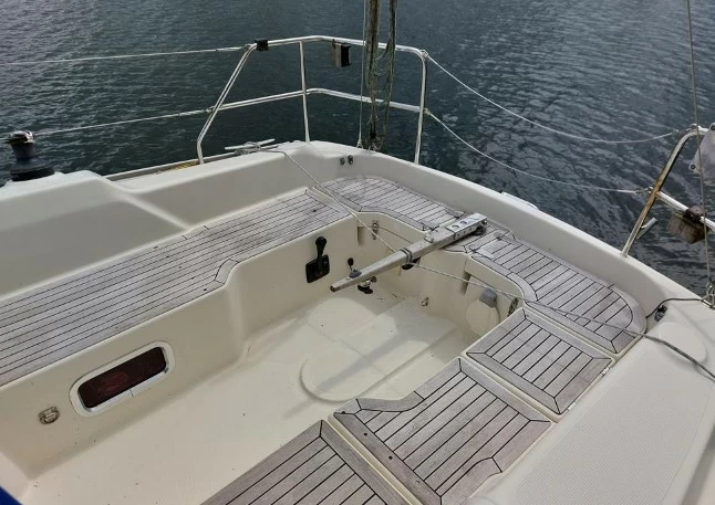 汉斯(Hanse)342小型二手帆船驾驶区