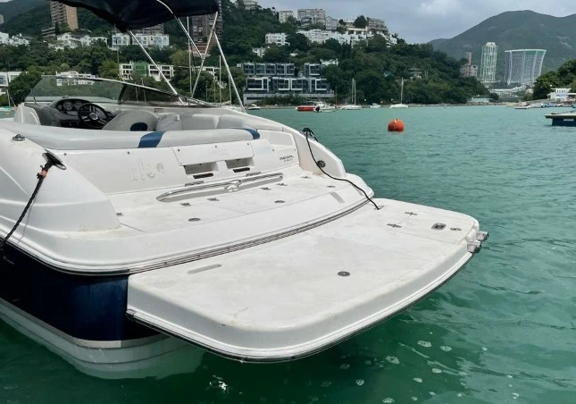 瑞格2400BowRider二手小游艇船尾