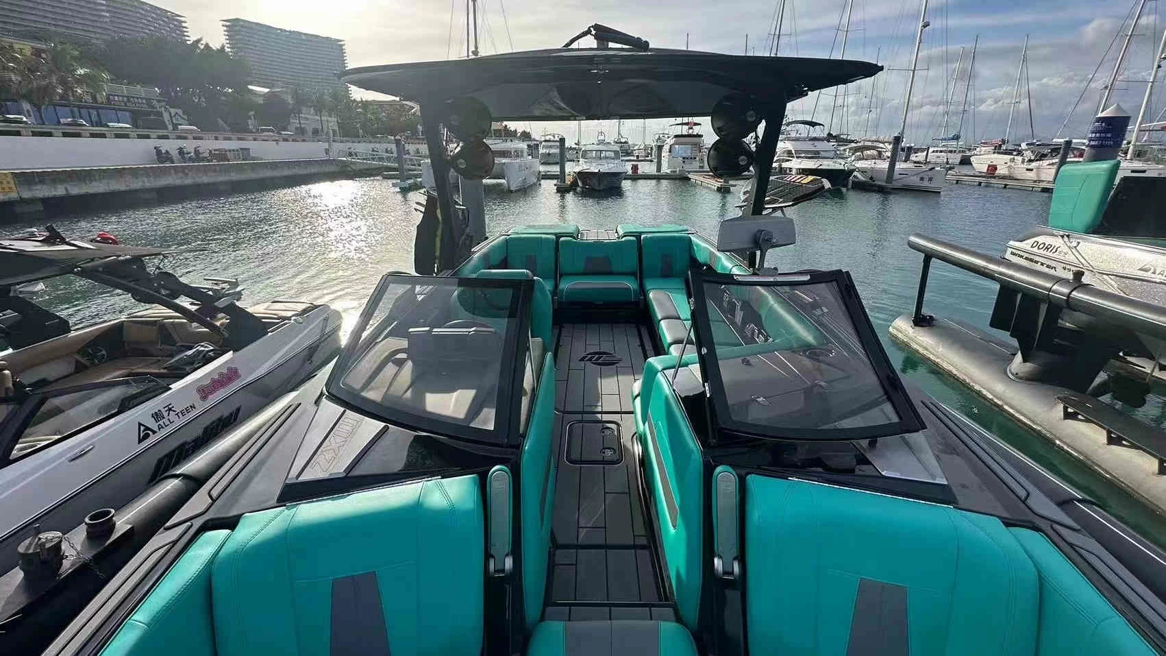 Malibu马里布24MXZ尊享版造浪艇
