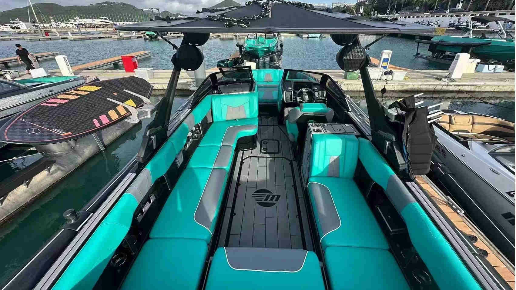 Malibu马里布24MXZ尊享版造浪艇