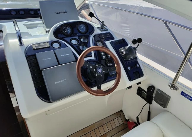 菲尔兰Targa34二手游艇中控