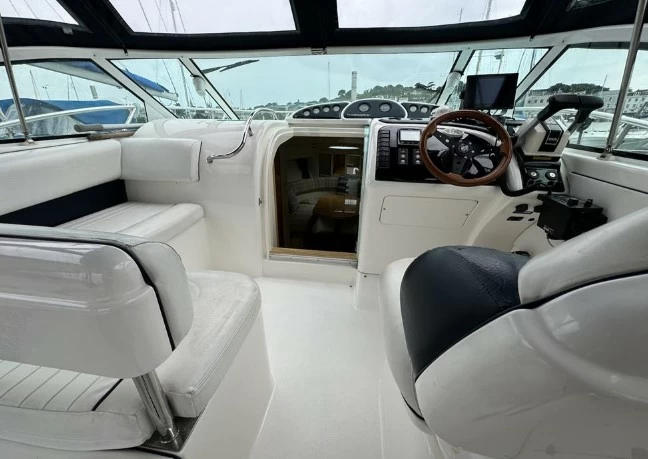 菲尔兰Targa29小型二手游艇主舱