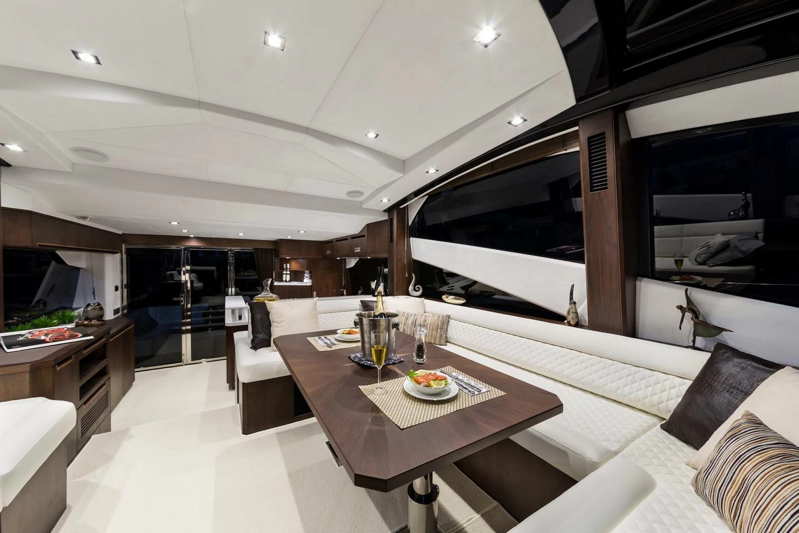 卡帝尔（Galeon）560 Sky