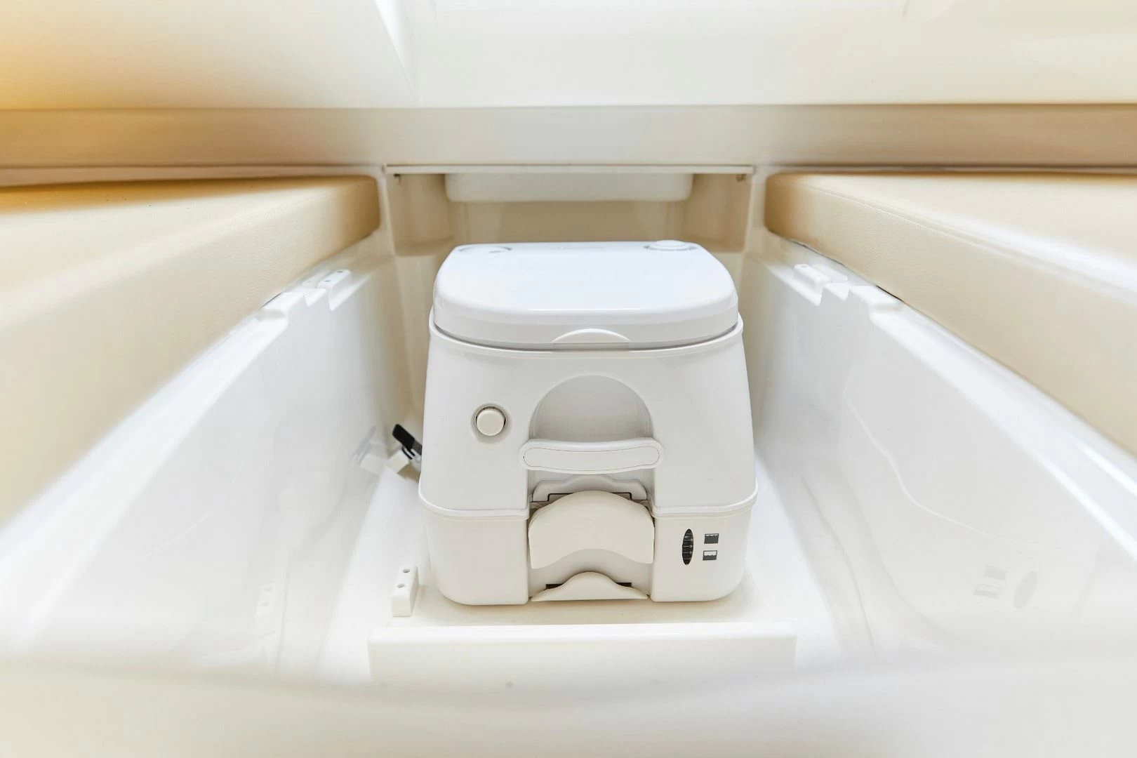 希瑞(SeaRay)SPX230OB运动快艇水箱