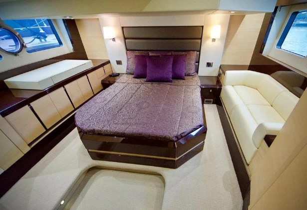 圣汐克(Sunseeker)SanRemo485豪华二手游艇客舱区