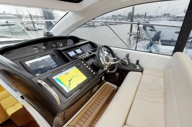圣汐克(Sunseeker)SanRemo485豪华二手游艇驾驶区