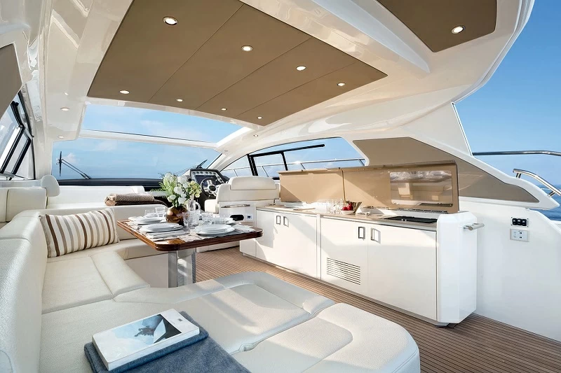阿兹慕(Azimut)Atlantis50运动游艇驾驶区