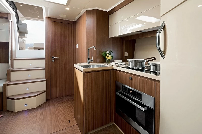 阿兹慕(Azimut)Atlantis50运动游艇厨房区