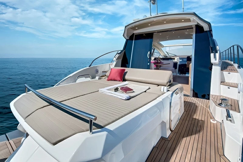 阿兹慕(Azimut)Atlantis50运动游艇船尾