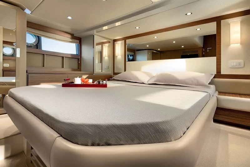 阿兹慕(Azimut)Atlantis50运动游艇客舱
