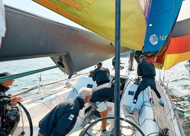 洛特·天鹅(Nautor's Swan)ClubSwan50二手帆船驾驶区