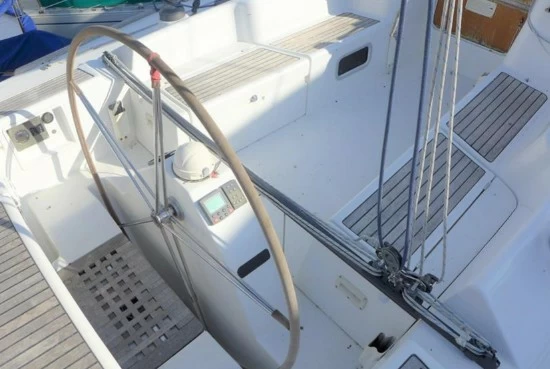 博纳多(Beneteau)锋仕40.7二手帆船