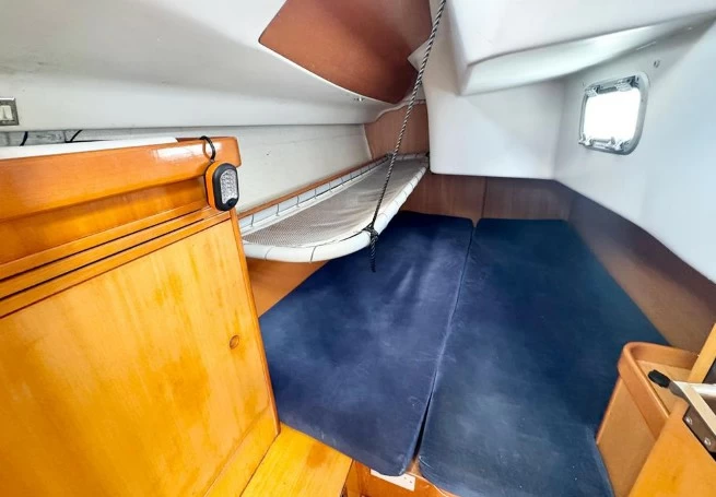 博纳多(Beneteau)锋仕40.7二手帆船卧室