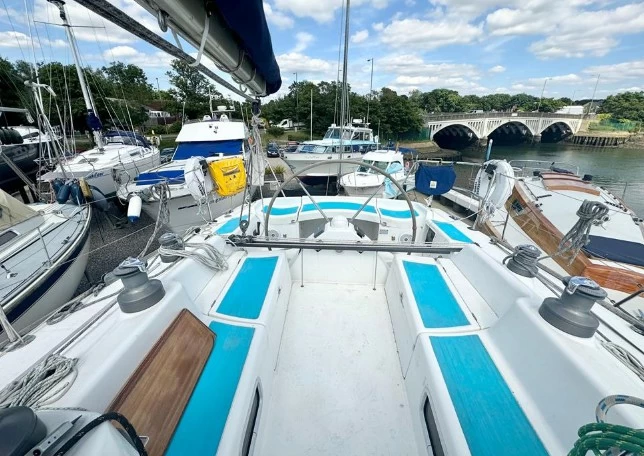 博纳多(Beneteau)锋仕40.7二手帆船