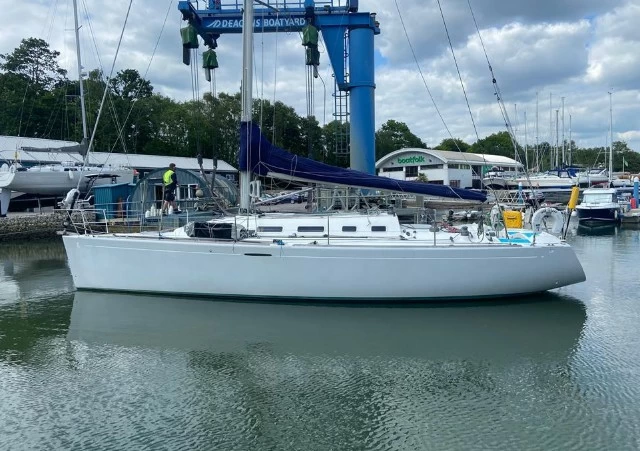 博纳多(Beneteau)锋仕40.7二手帆船