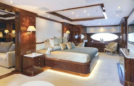 贝尼蒂(Benetti)54M二手巨型游艇客舱