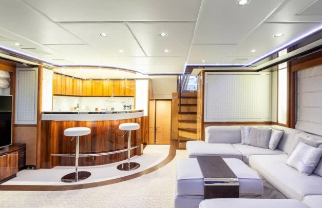 贝尼蒂(Benetti)Supreme108二手超级游艇沙龙区