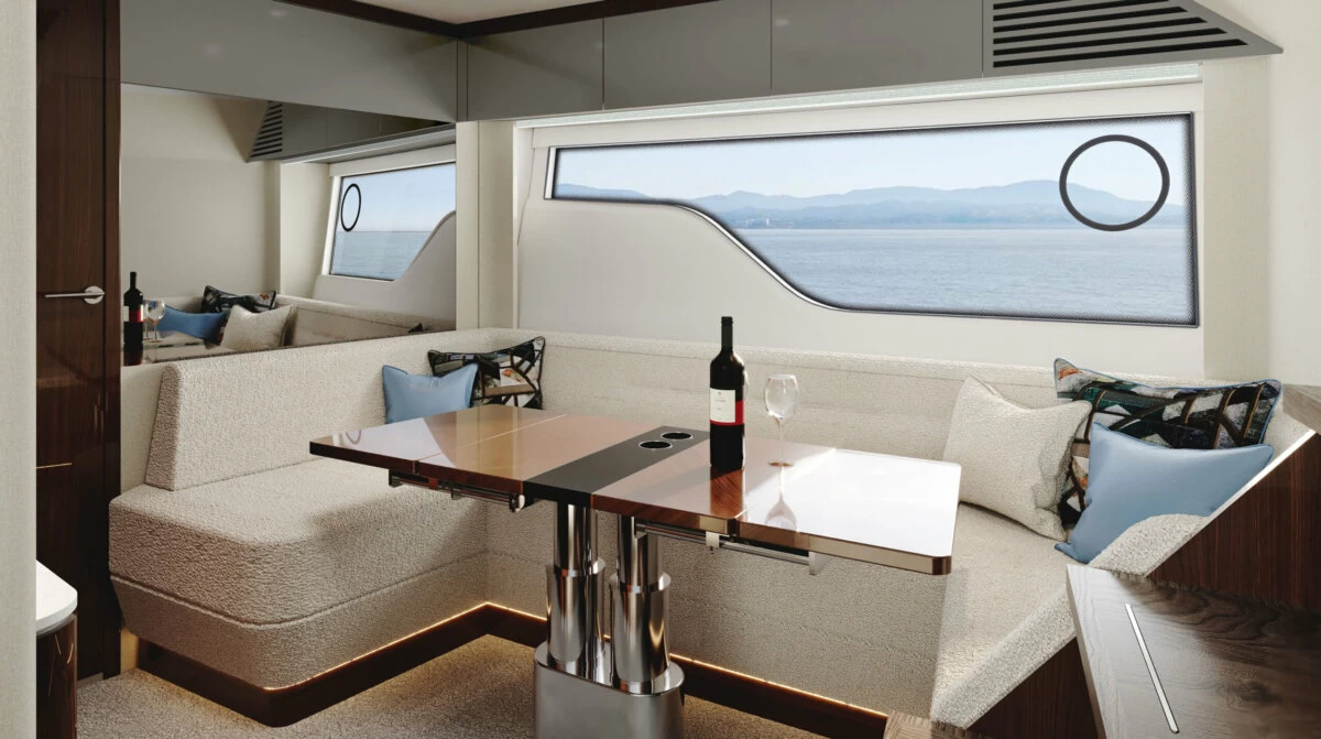 菲尔兰(Fairline)Targa40运动游艇船舱沙龙区
