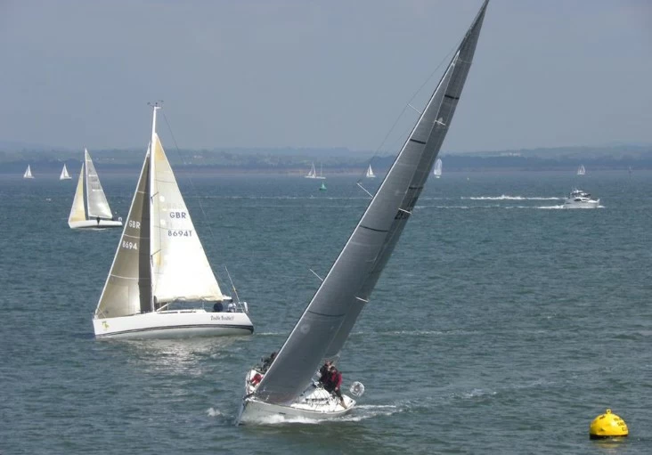 博纳多(Beneteau)锋仕40二手帆船