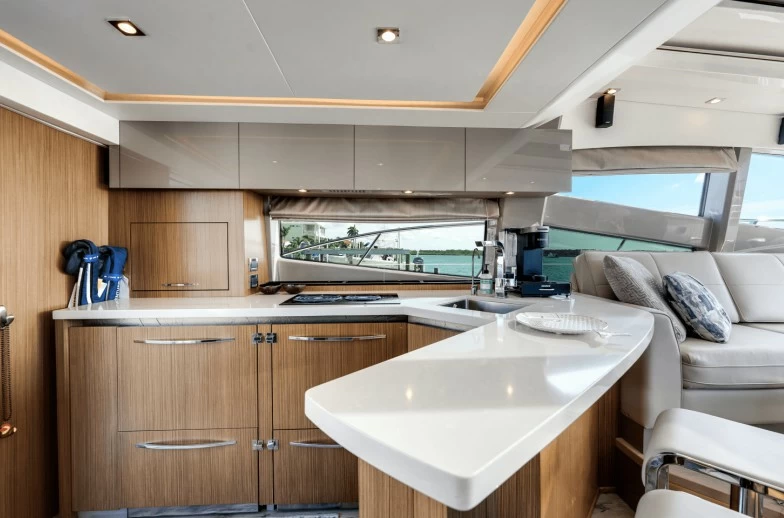 希瑞（SeaRay）L550二手豪华游艇厨房区