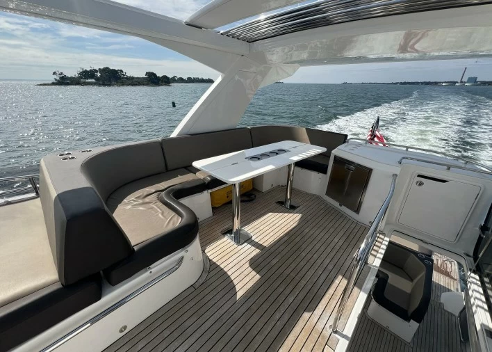 卡帝尔(Galeon)660豪华二手飞桥游艇飞桥区