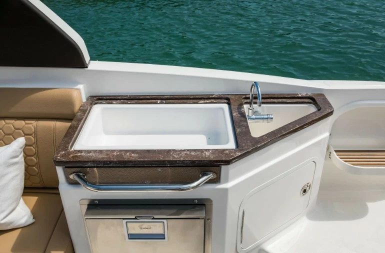 希瑞(SeaRay)SDX290尾波滑水艇