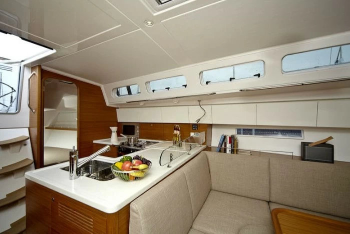 埃克斯(X-Yachts)Xp50运动巡洋帆船厨房区